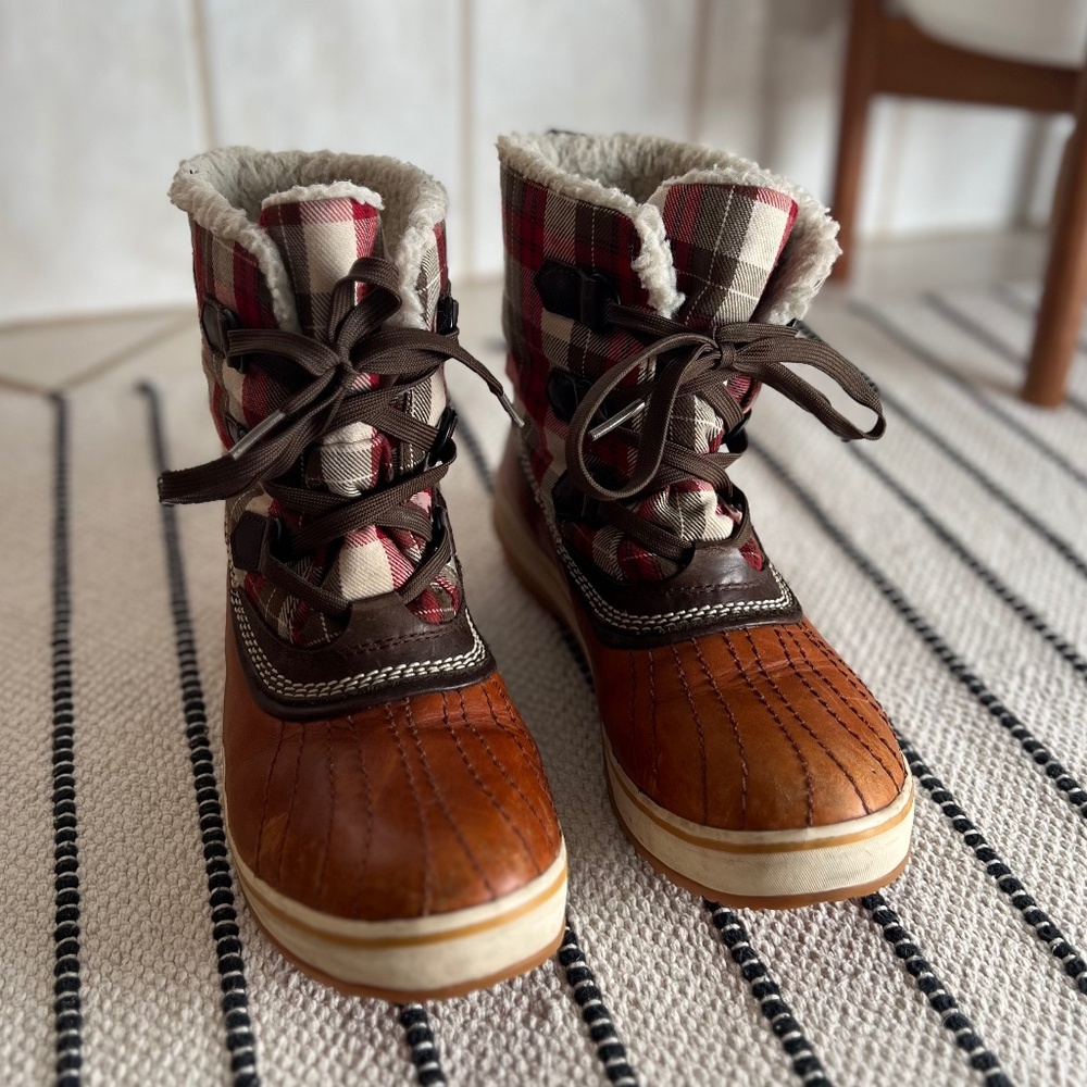 SOREL Tivoli Duck Boots, Leather Red Plaid Sherpa Lined, Waterproof, W8